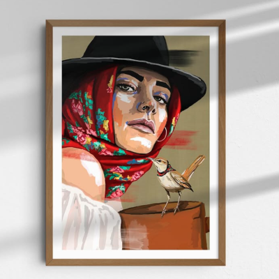 Quadro em moldura de madeira com pintura digital de mulher com lenço vermelho floral, chapéu preto e pássaro