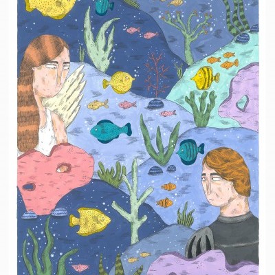 Ilustração de duas pessoas entre peixes e plantas aquáticas em fundo azul.