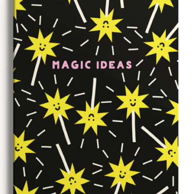 Caderno preto com varinhas mágicas amarelas sorridentes e texto rosa Magic Ideas