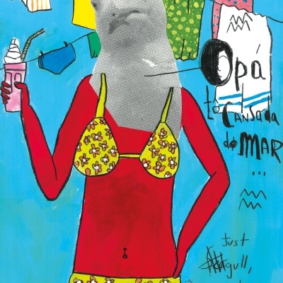 Ilustração de figura de bikini amarelo com cabeça de gaivota em ambiente de roupa estendida e fundo azul