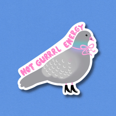 Autocolante de pombo cinzento com texto rosa em fundo azul