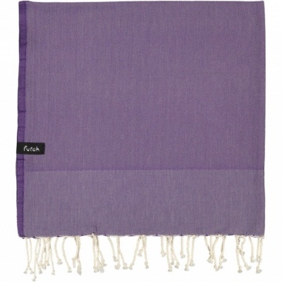 Pashmina roxa com franjas brancas e etiqueta preta