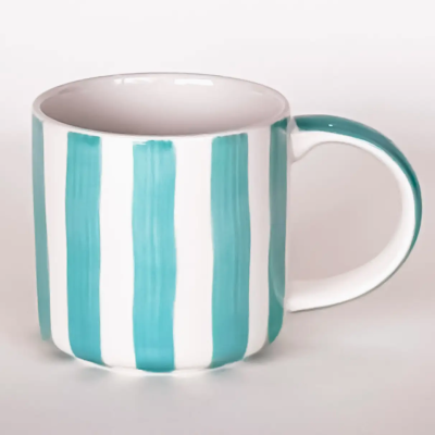 Caneca cerâmica riscas azul-turquesa e branco com alça azul-turquesa