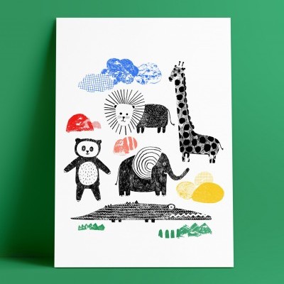 Cartaz ilustrado com animais coloridos e padrões variados em fundo branco