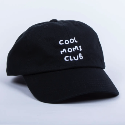 Boné preto com bordado branco COOL MOMS CLUB