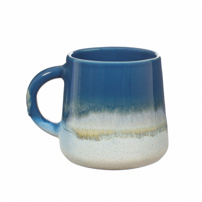 Caneca de cerâmica azul com acabamento degradé branco bege e alça grossa
