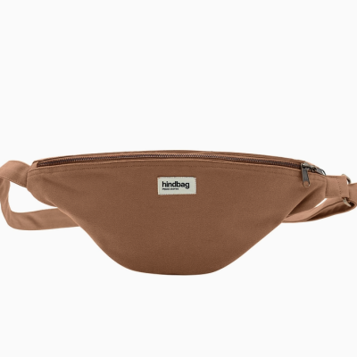 Bolsa castanha tipo pochete com fecho de correr e etiqueta hindbag impact stores