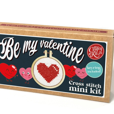 Caixa kit de ponto cruz com design de coração vermelho e letras Be my valentine