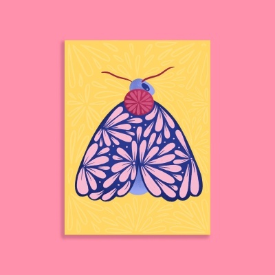 Ilustração colorida de uma borboleta com asas padrão floral em fundo amarelo e rosa