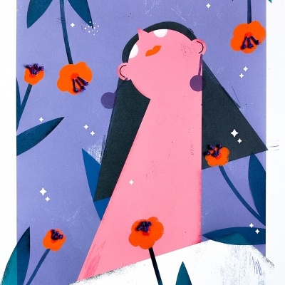 Ilustração colorida de mulher estilizada com flores laranja em fundo lilás