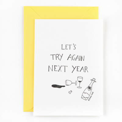 Cartão com ilustrações e texto a preto e envelope amarelo