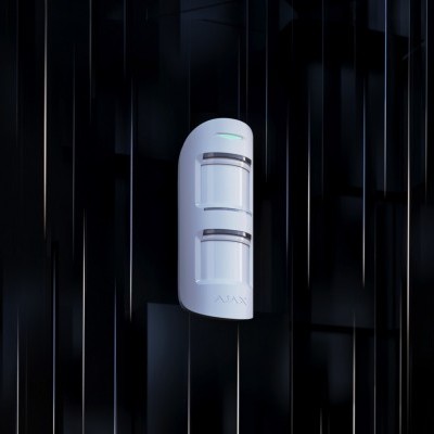 Sensor de movimento branco montado numa superfície preta