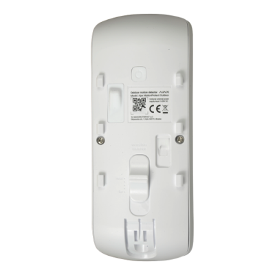 Dispositivo eletrônico branco com texto e código QR sobre fundo preto