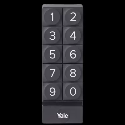 Teclado numérico preto da marca Yale com botões numerados