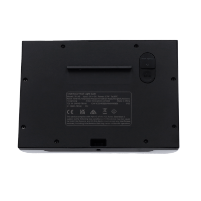 Painel traseiro preto de câmara com botões e rótulo com texto