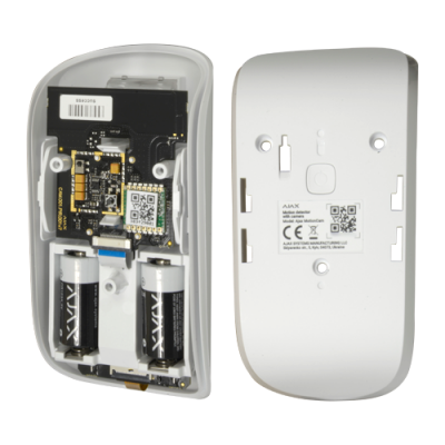 Dispositivo eletrônico branco com componentes internos visíveis e códigos QR