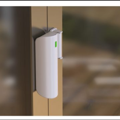 Dispositivo branco numa porta de vidro com moldura em madeira clara