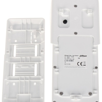 Detectores wireless Dahua brancos com ranhuras, parafusos e etiqueta técnica