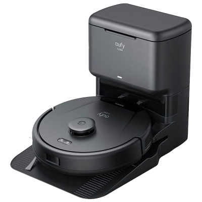 aspirador robô preto com base de carregamento cinzenta e texto eufy Clean