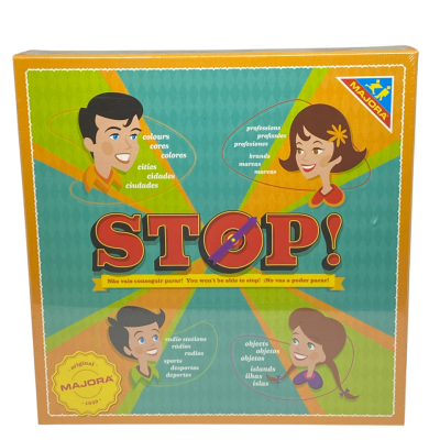 Embalagem colorida de jogo de tabuleiro STOP! com faces desenhadas e texto em várias línguas