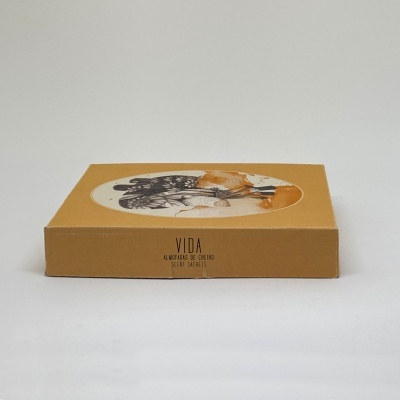 Caixa castanha de almofadas de cheiro com imagem natural e texto