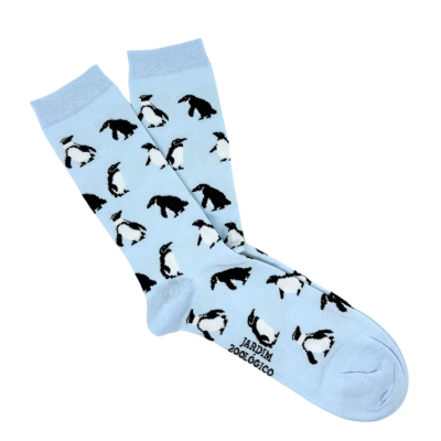 Meias azuis com pinguins e texto Jardim Zoológico
