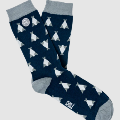 Meias azuis com padrão de tendas índias brancas e detalhes cinzentos