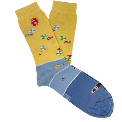 Meias coloridas com padrão de guarda-sóis e rosto em tecido macio