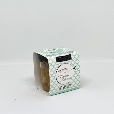 Frasco de caravelas artesanais em caixa branca com padrão verde