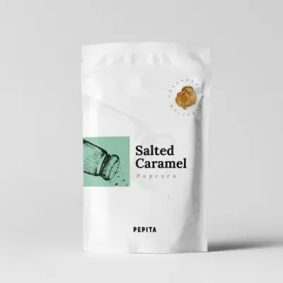 Pacote branco de pipocas sabor Salted Caramel com design minimalista