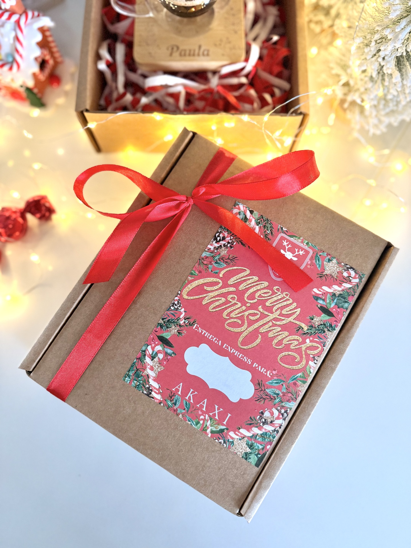 Box Chávena de Café Caixa de presente de cartão com etiqueta 'Merry Christmas' e laço vermelho