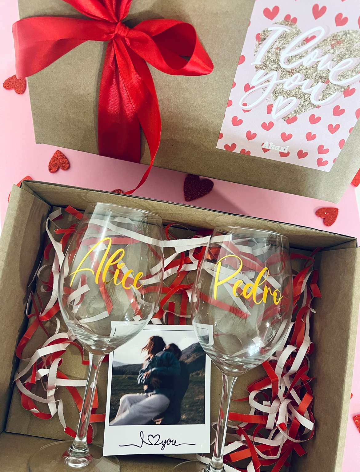 Box Copos de Vinho Conjunto de duas taças de vinho em caixa de presente com decoração e laço vermelho