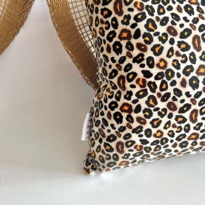https://www.akaxi.pt/product/almofada-leopardo