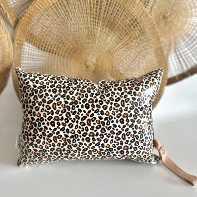 https://www.akaxi.pt/product/almofada-leopardo