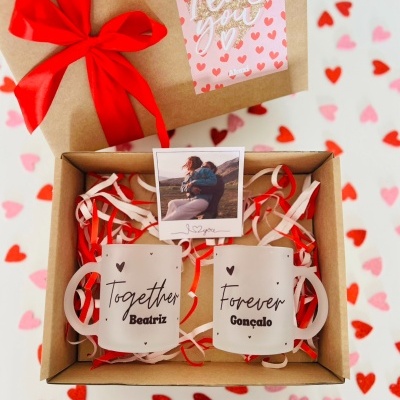 https://www.akaxi.pt/product/box-canecas-together-forever