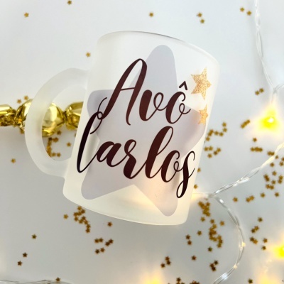 Caneca branca mate com texto 