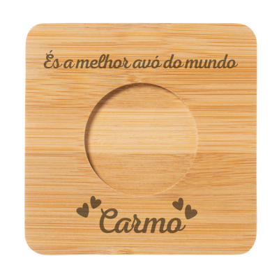 Tábua de madeira quadrada com gravação personalizada para avó e recuo circular ao centro