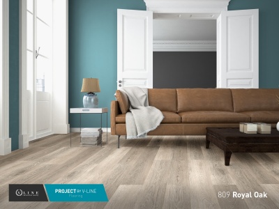 Pavimento laminado Royal Oak castanho claro em sala moderna com sofá castanho