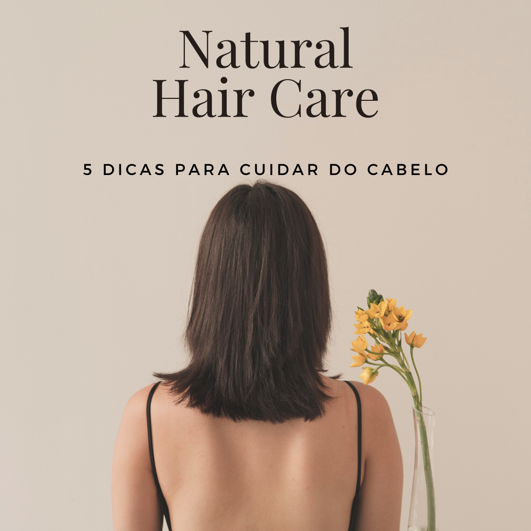 Mulher de costas com cabelo castanho e vaso com flores amarelas