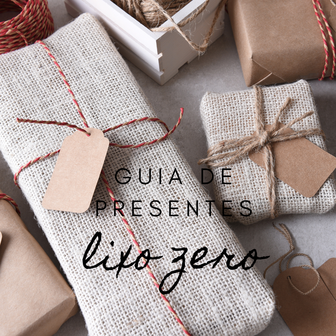 Presentes embalados em tecido rústico e papel castanho com cordões e etiquetas