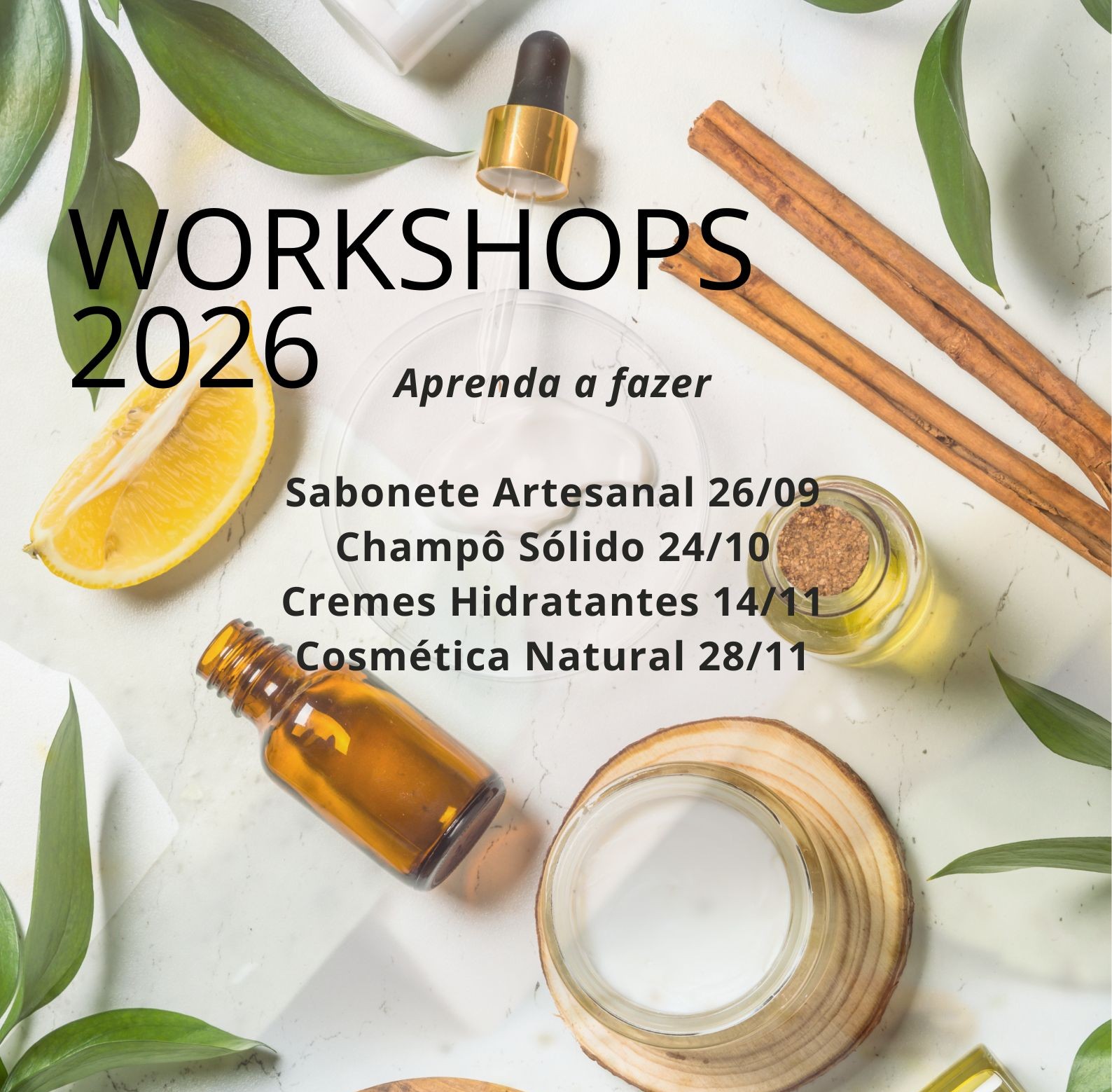 Frascos com produtos naturais, fatia de limão, paus de canela e folhas verdes com texto de workshops 2026.