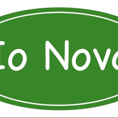 Logotipo verde oval com texto branco 'Io Nova'