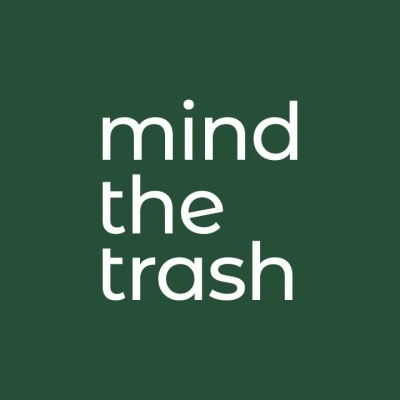 Texto branco 'mind the trash' em fundo verde escuro