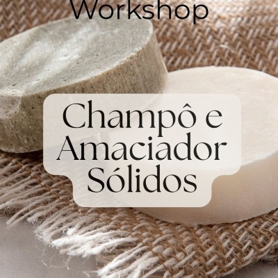 Duas barras sólidas de champô e amaciador sobre tecido rústico