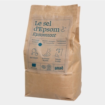 Saco de papel castanho claro com etiqueta azul de sal de Epsom