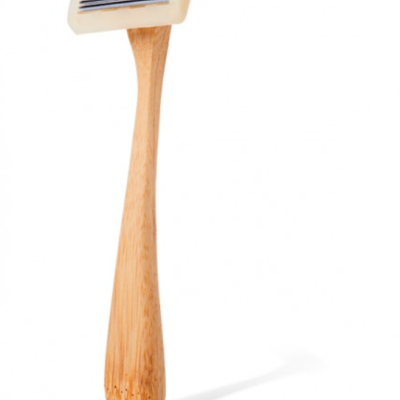 Aparelho de barbear com cabo de madeira e lâminas