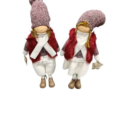Duas figuras decorativas de bonecos com roupa vermelha e branca e botas castanhas