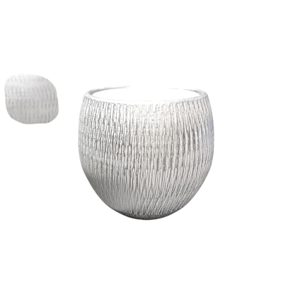 Vaso decorativo branco com textura vertical irregular e formato arredondado