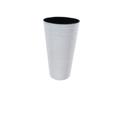 Vaso alto branco com interior preto e textura em linhas horizontais