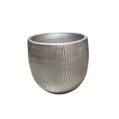 Vaso decorativo prateado com relevo vertical irregular